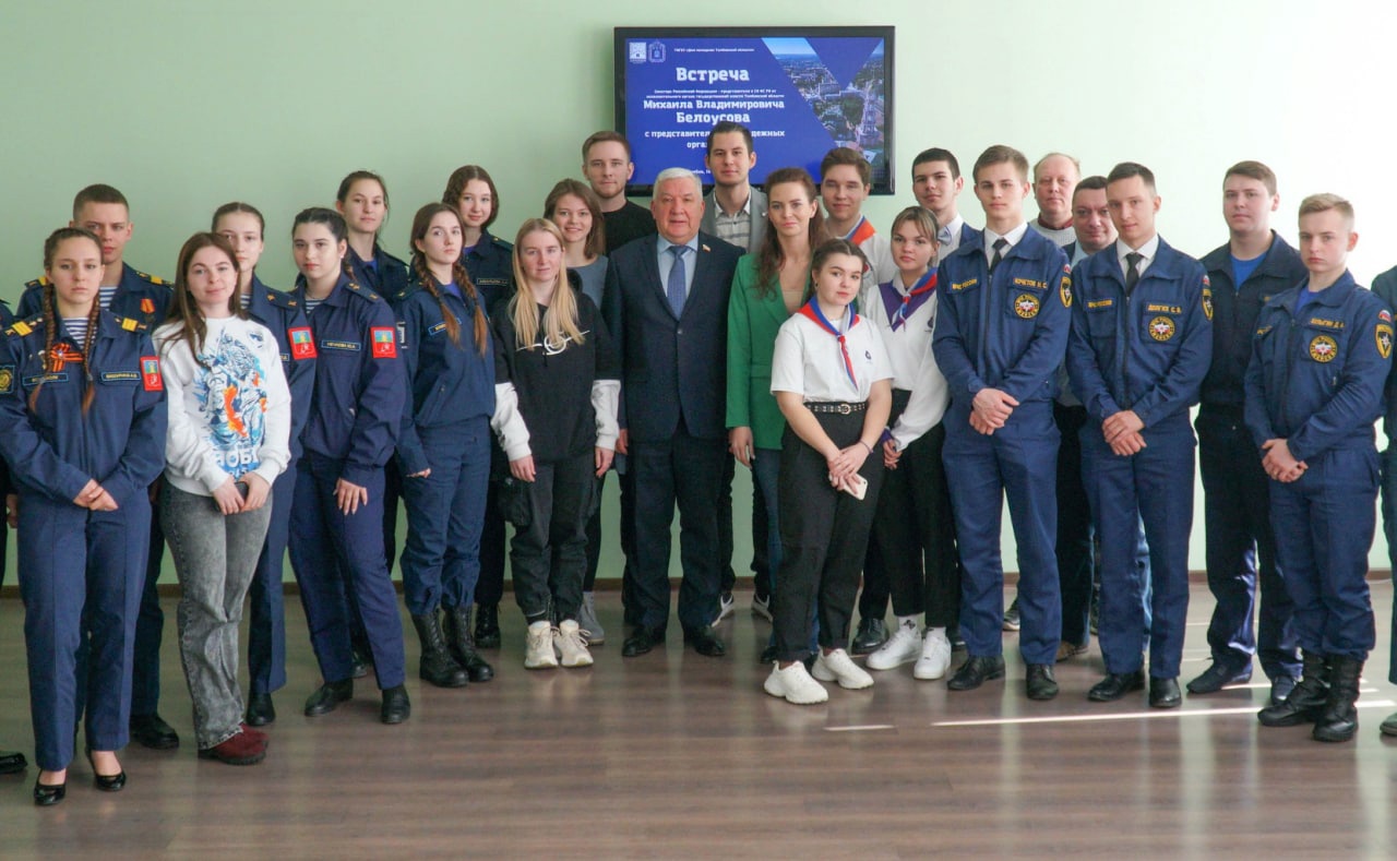Вы сейчас просматриваете Сенатор Михаил Белоусов поздравил юношей и девушек с Днем молодежи