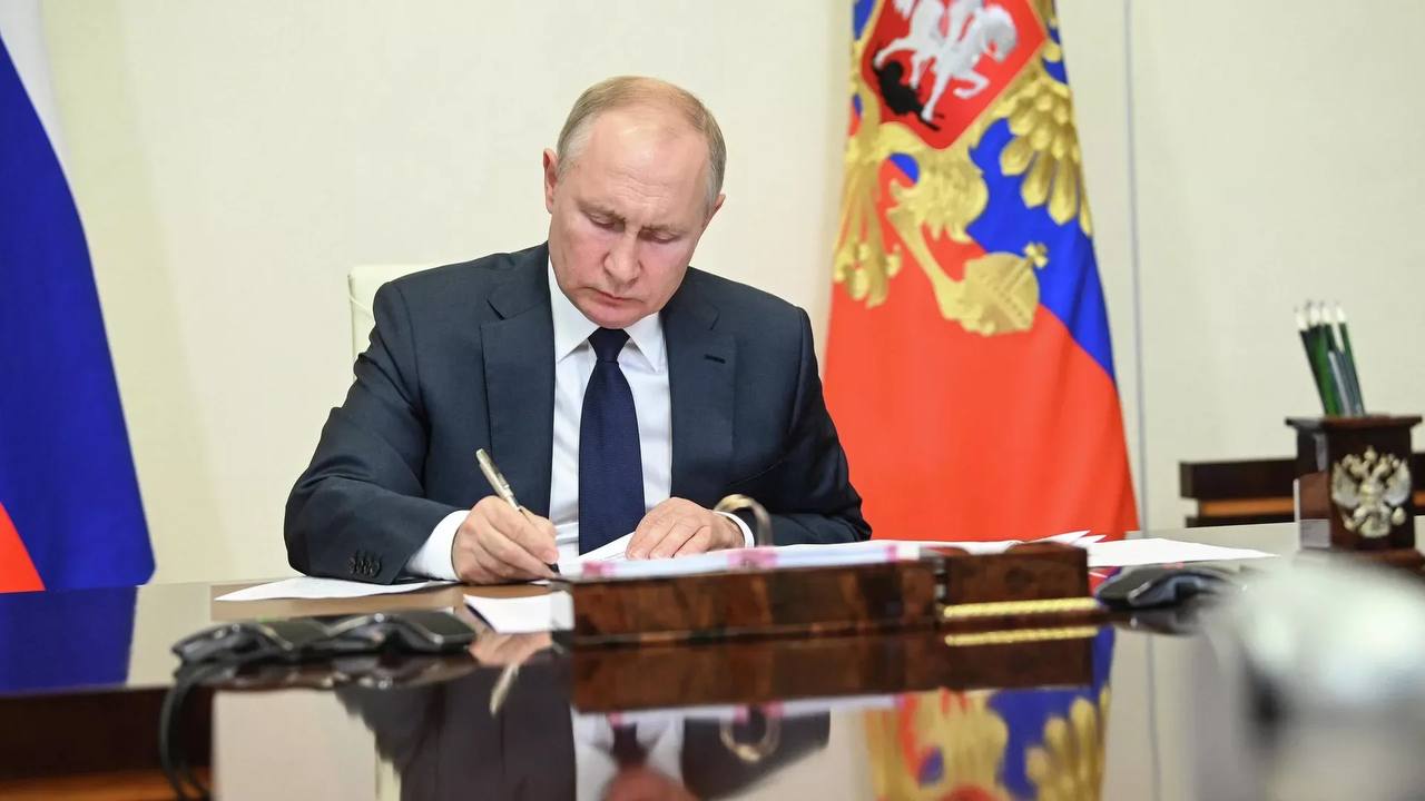 Вы сейчас просматриваете Президент России Владимир Путин вчера подписал указ о награждении государственными наградами Российской Федерации